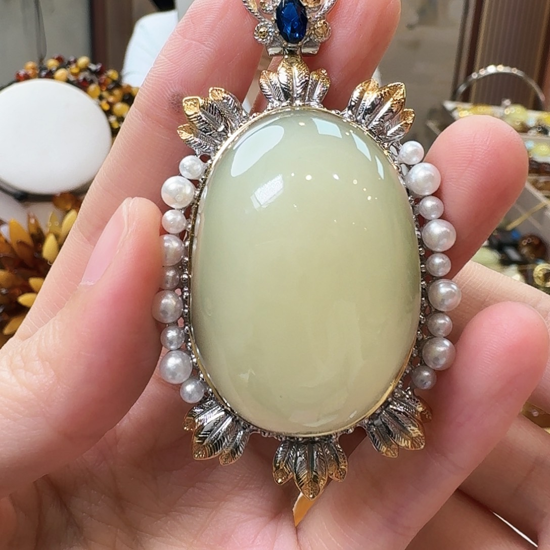 琥珀未镶嵌颈饰吊坠