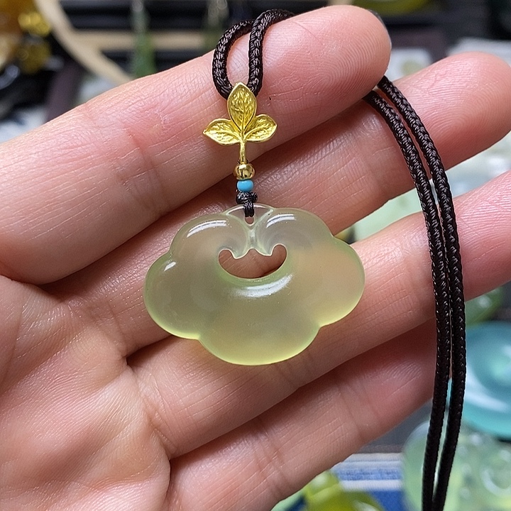 蛇纹石玉未镶嵌颈饰