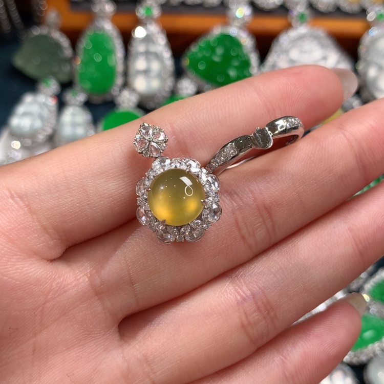 【闪购商品】翡翠颈饰18K金镶嵌蛋面