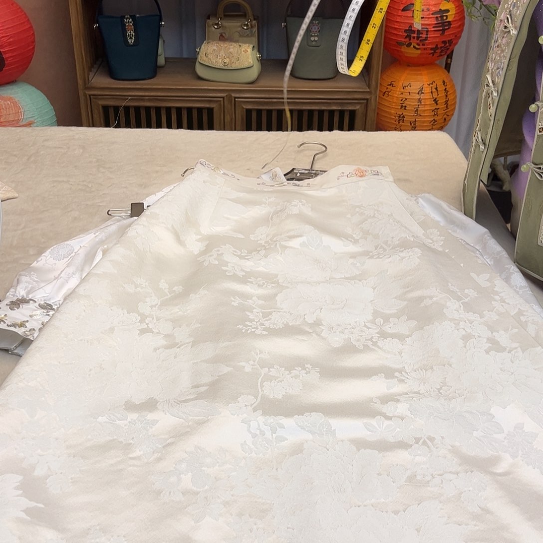 刺绣丝毛缎平铺腰围68有松紧