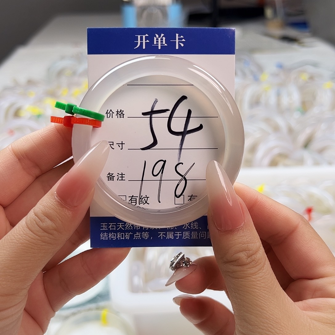 玛瑙/玉髓手镯未镶嵌东***?
