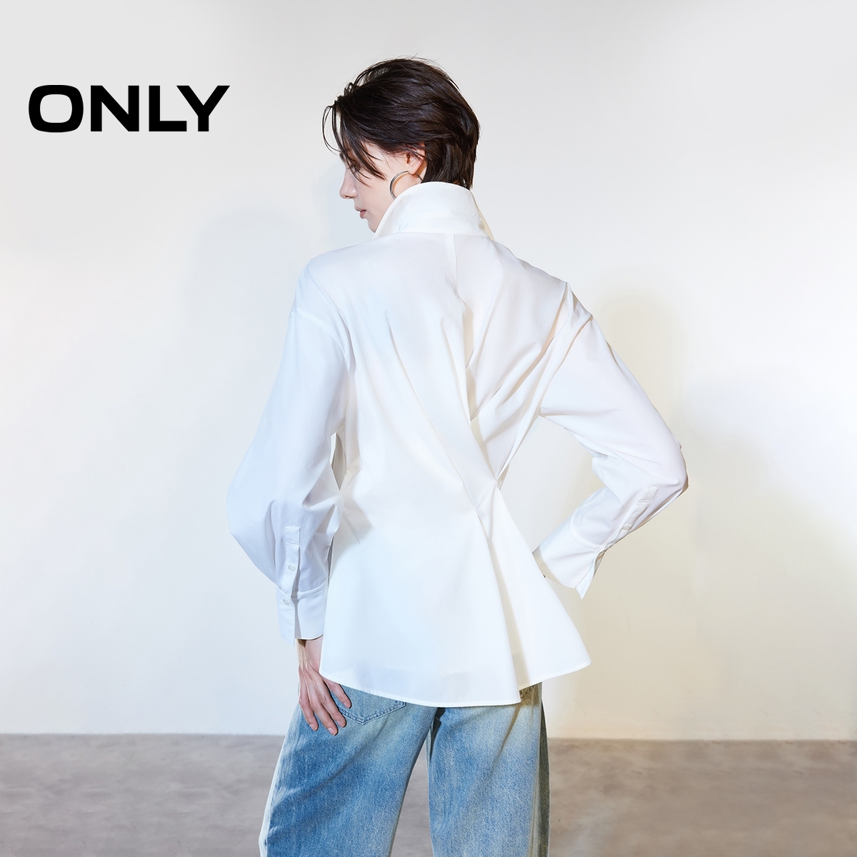 ONLY2026春季新款优雅背后扭结纯色挺括收腰衬衫女|126105015