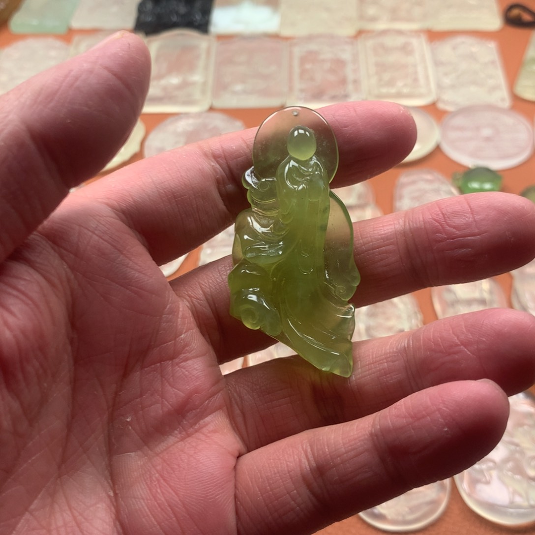 蛇纹石玉颈饰未镶嵌