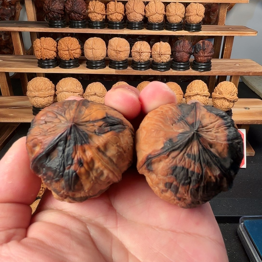 文玩核桃吊坠七彩三棱恐龙蛋