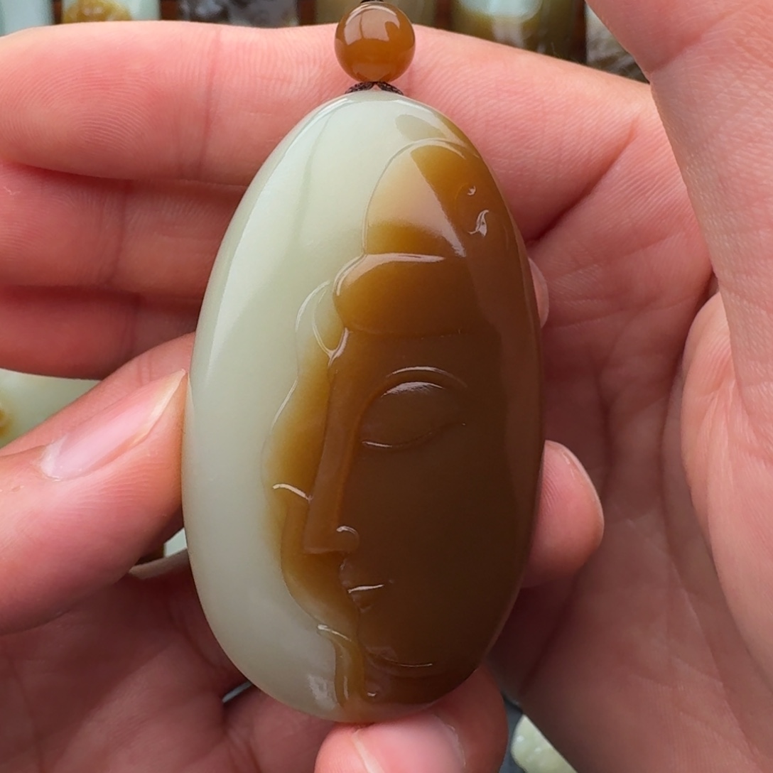 H***y和田玉未镶嵌颈饰