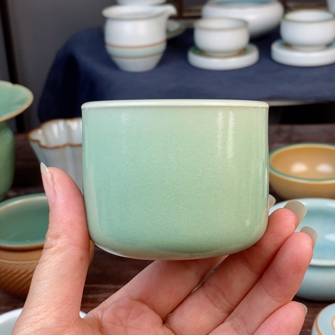 朱砂胎梅子青板指杯 不开片 托烧