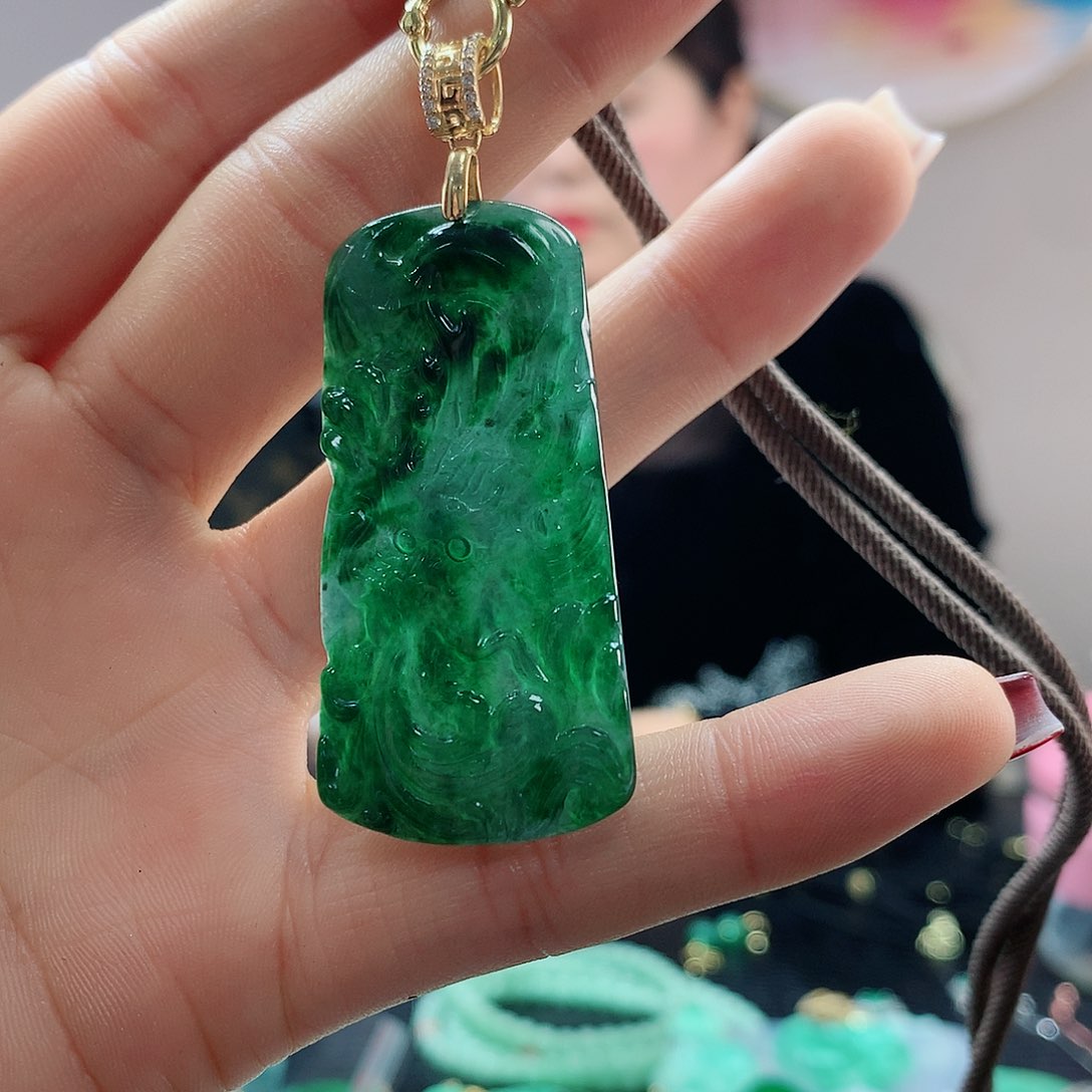 【闪购商品】翡翠吊坠(赠链)合金