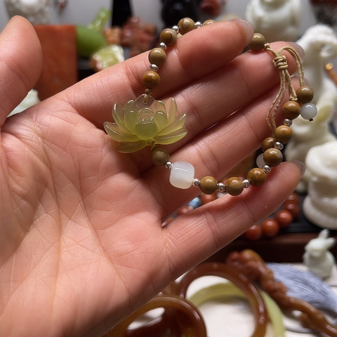 蛇纹石玉吊坠未镶嵌