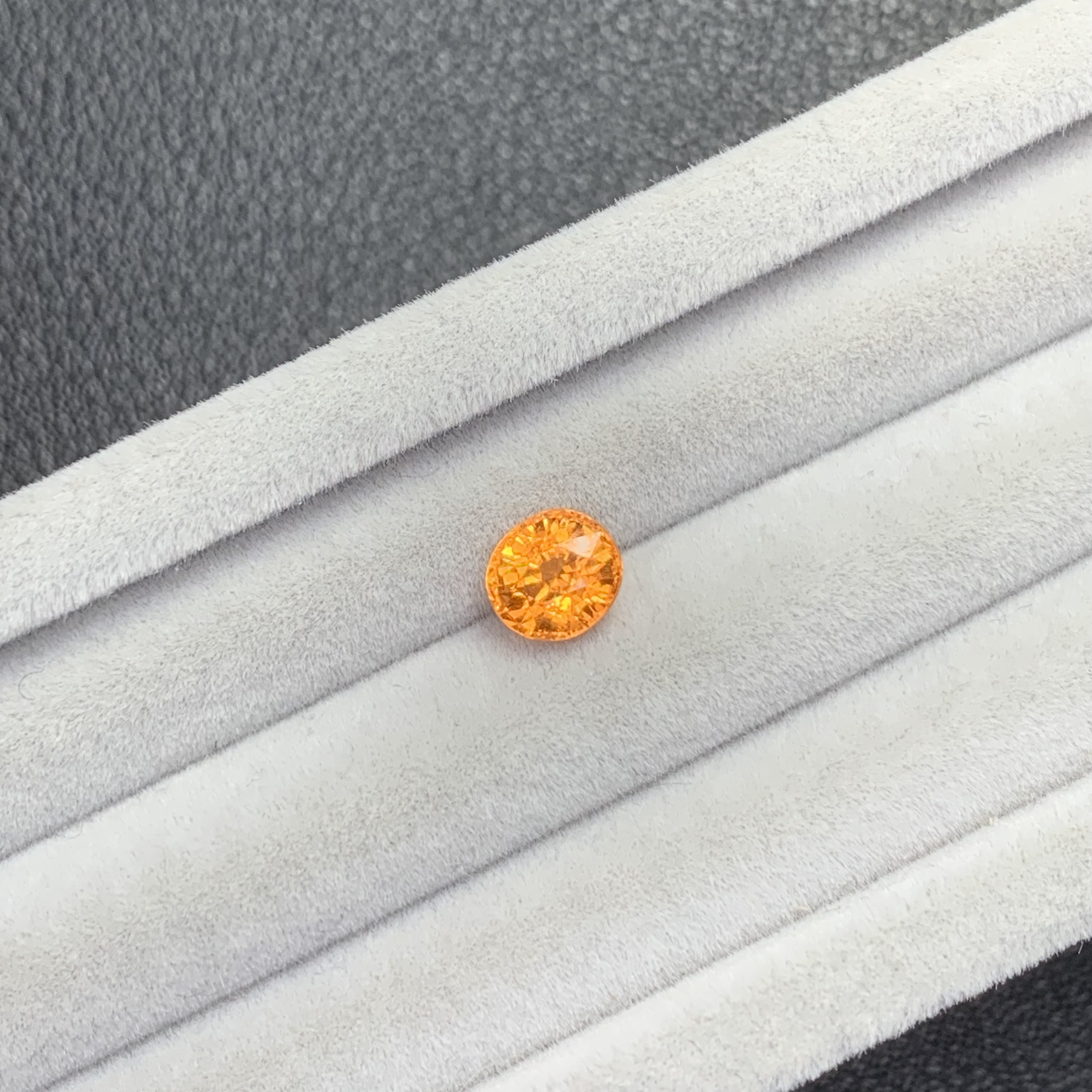 天然芬达石裸石 1.14ct色标级干净玻璃体晶体通透满火彩质感满满