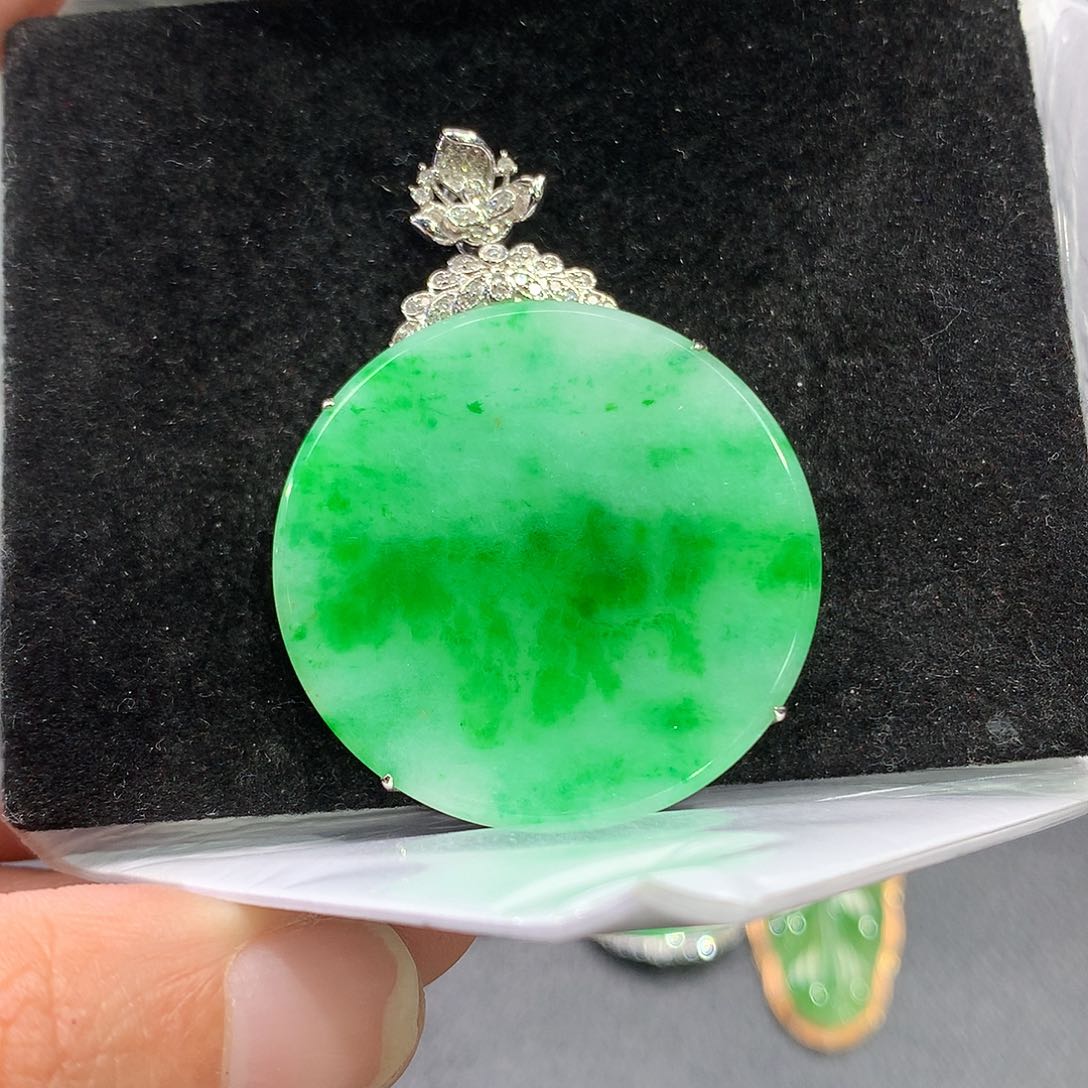 翡翠吊坠(赠链)18K金镶嵌