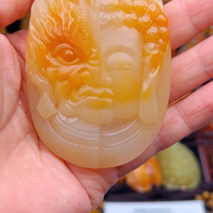 戎***涯石英质玉（黄龙玉）合金颈饰