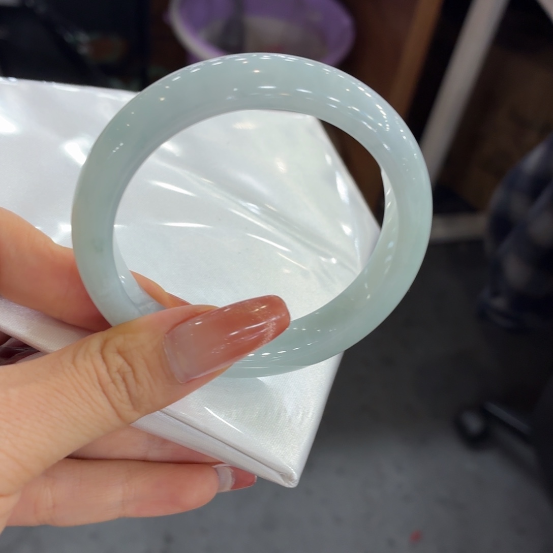 L***o翡翠未镶嵌手镯手镯