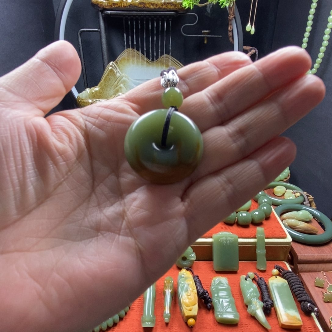 岫岩河磨玉（透闪石质玉）吊坠未镶嵌