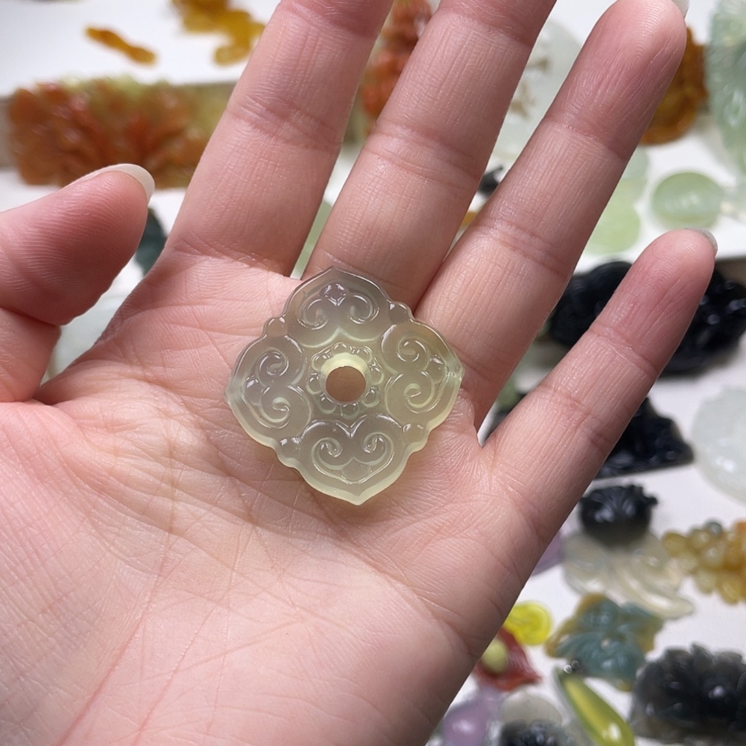 a***3蛇纹石玉未镶嵌颈饰