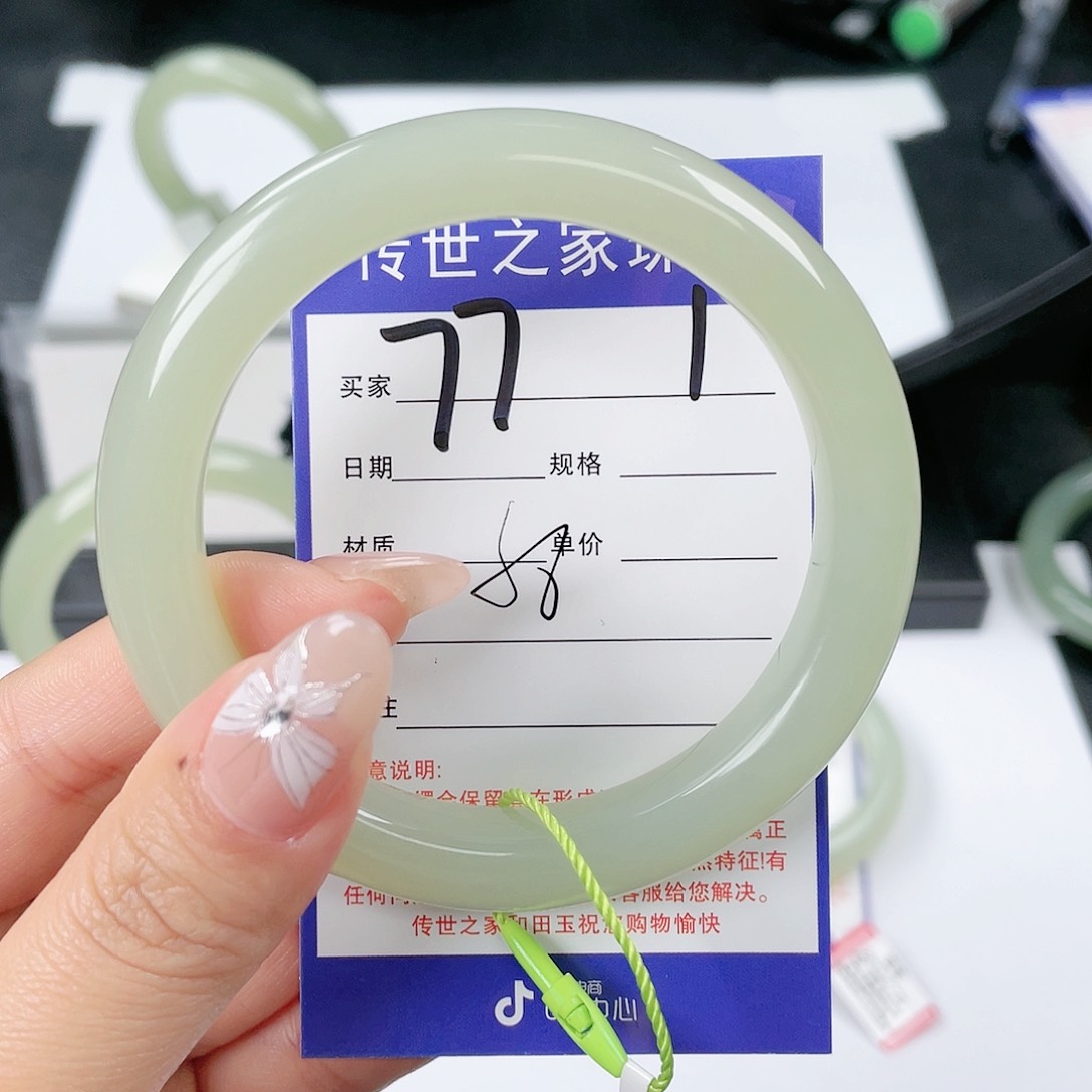 和田玉手镯未镶嵌