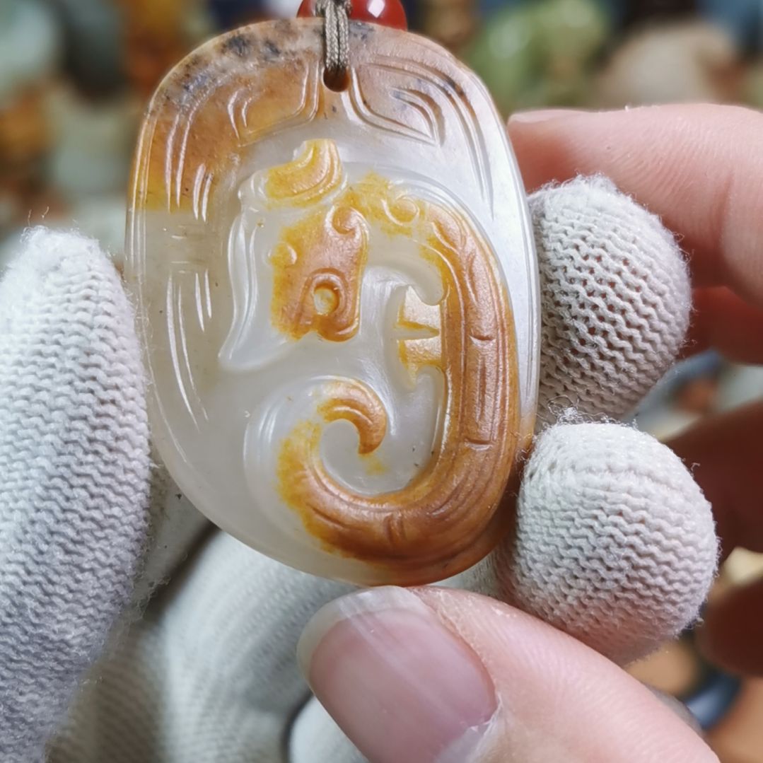 和田玉（糖玉）车挂未镶嵌聚**玩