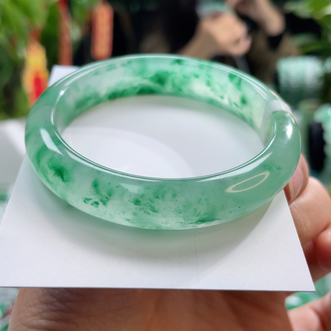 石英质玉手镯未镶嵌53➕意境飘花