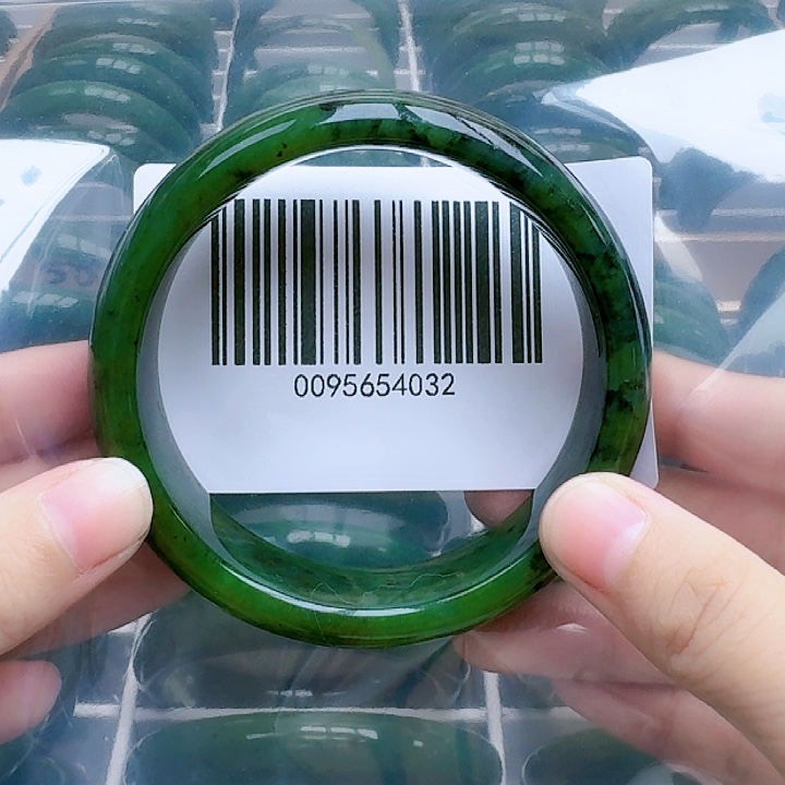 和田玉（碧玉）手镯未镶嵌62微瑕