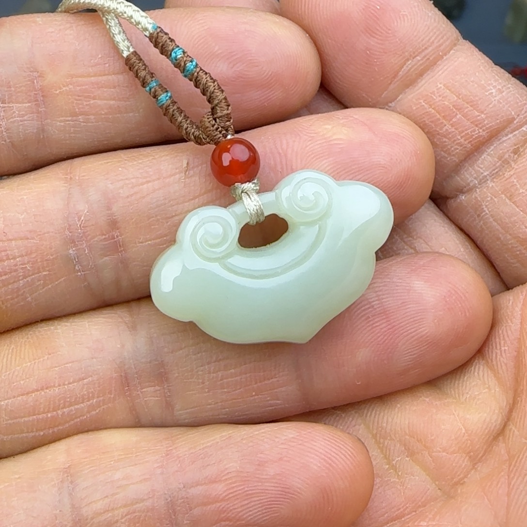 和田玉未镶嵌颈饰且末