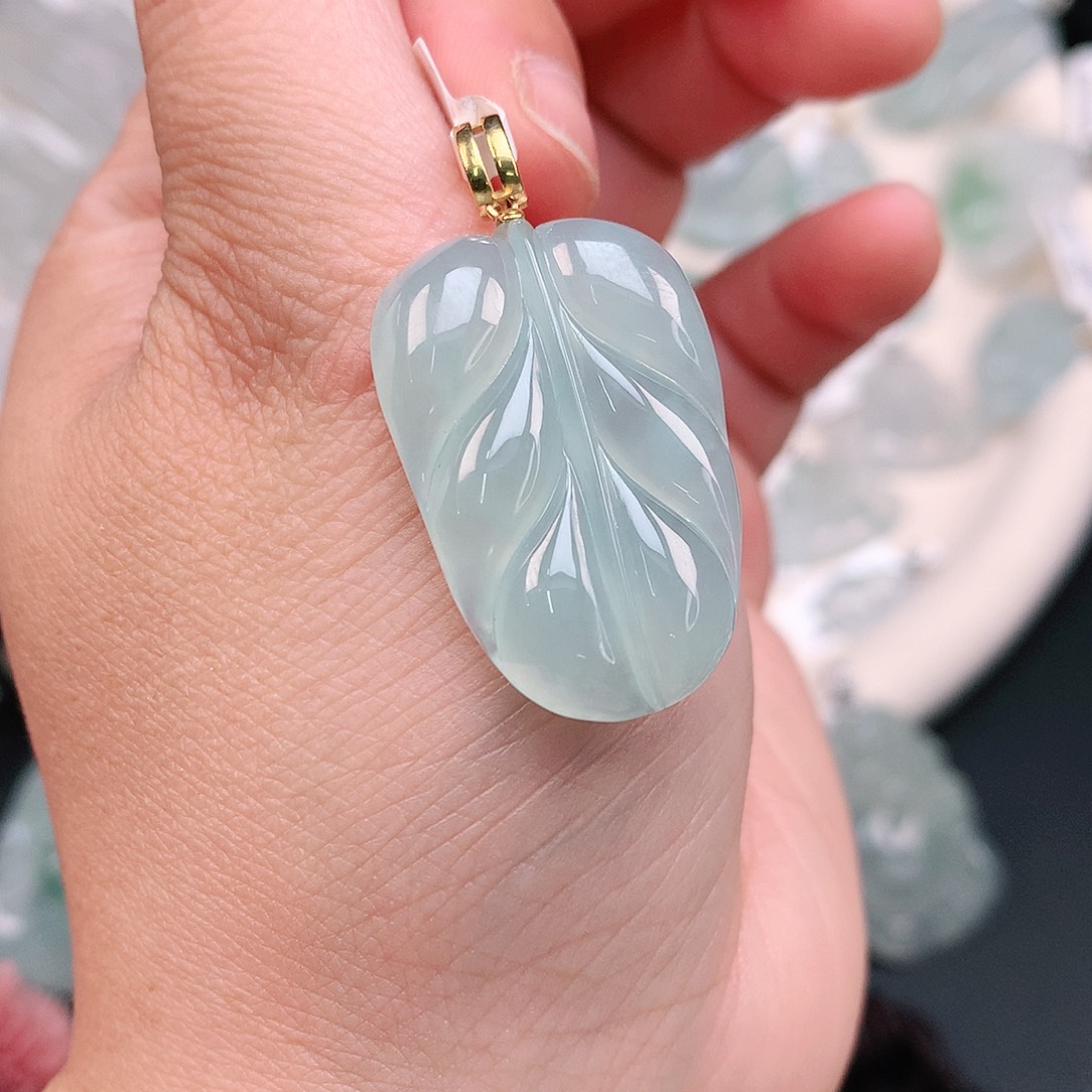 翡翠颈饰18K金镶嵌冰胶绿叶子