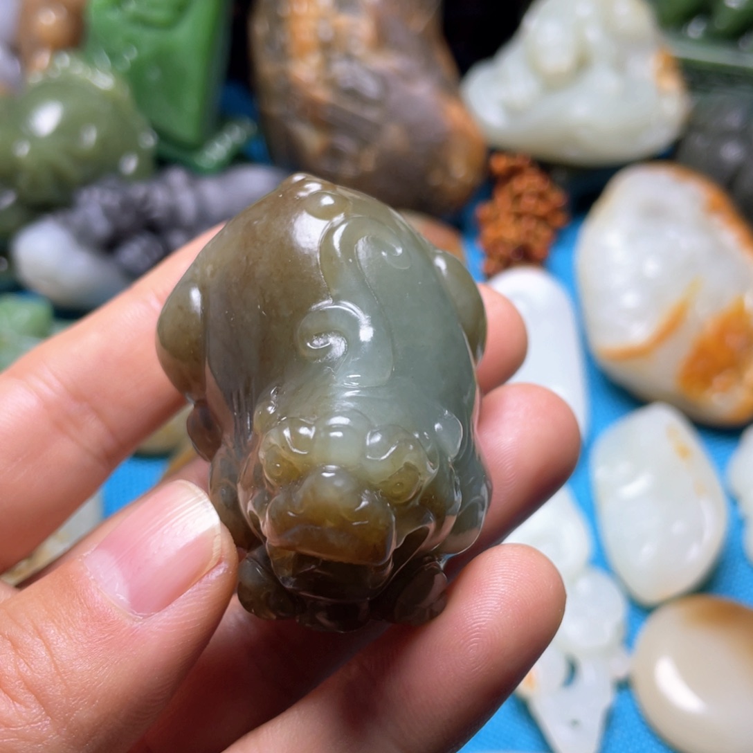 和田玉（糖玉）貔貅未镶嵌金*