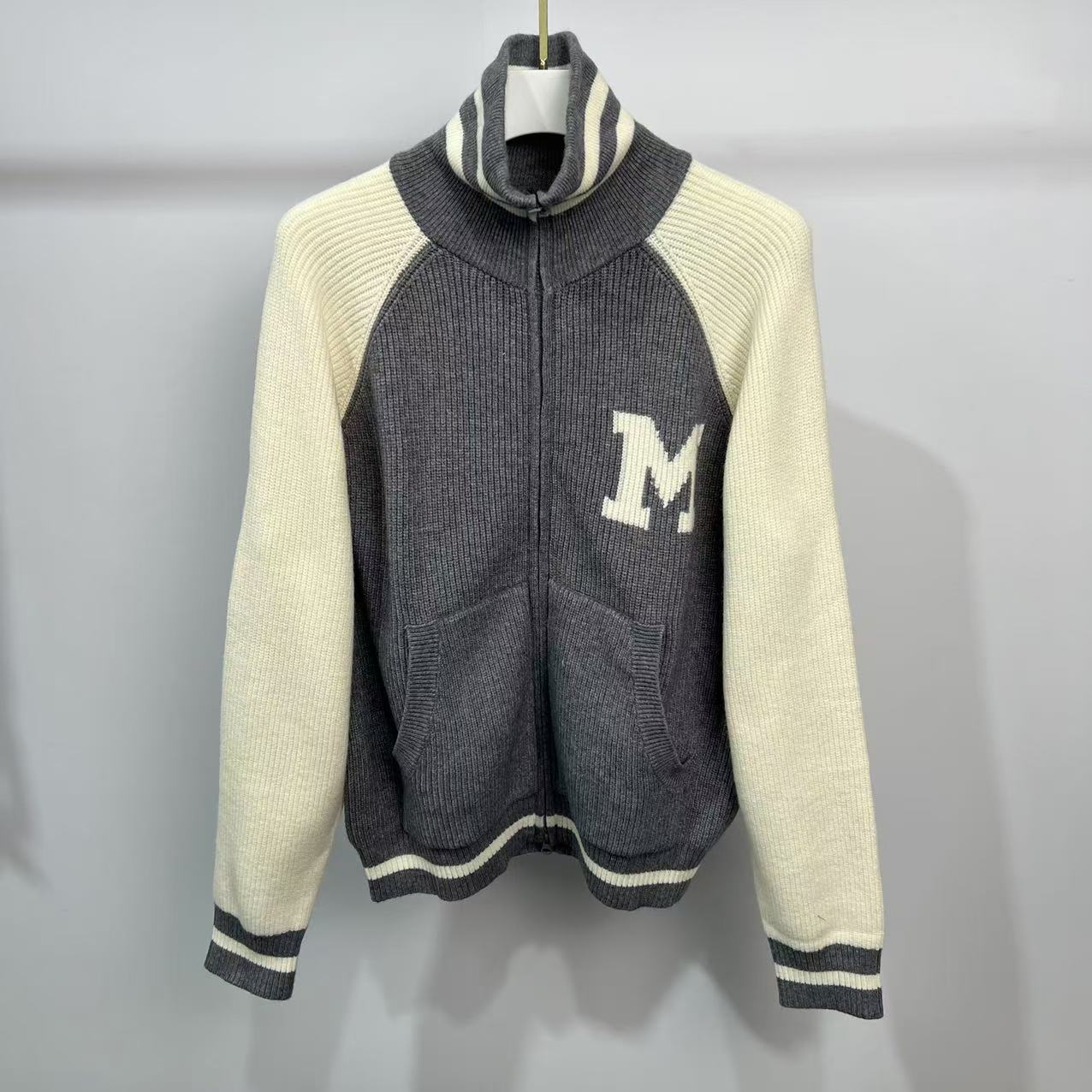 MM 韩系男款冷灰色立领字母休闲针织拉链开衫 MHCCI85020 85020