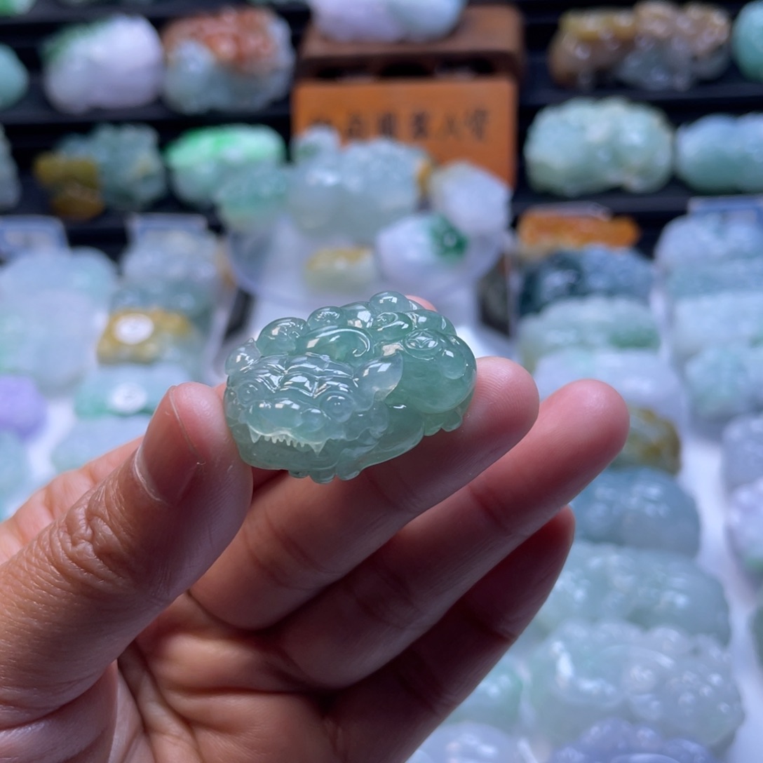 翡翠颈饰未镶嵌貔貅