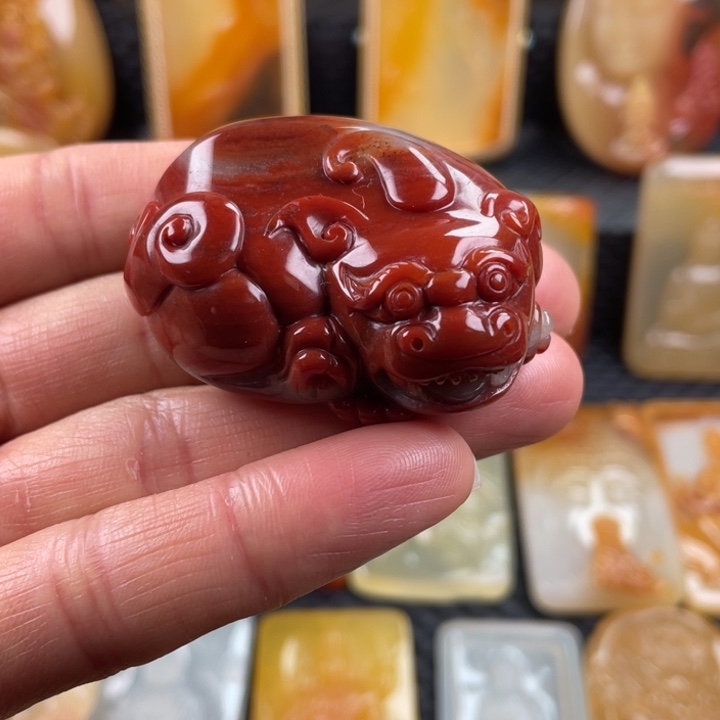 石英质玉（黄龙玉）颈饰未镶嵌