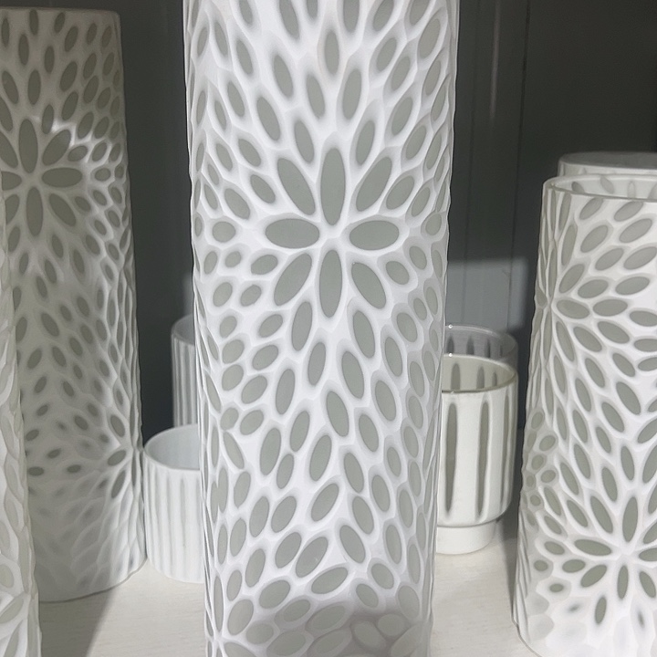 两***和琉璃手工艺品白瓷磨刻太阳花花瓶花器高40口12