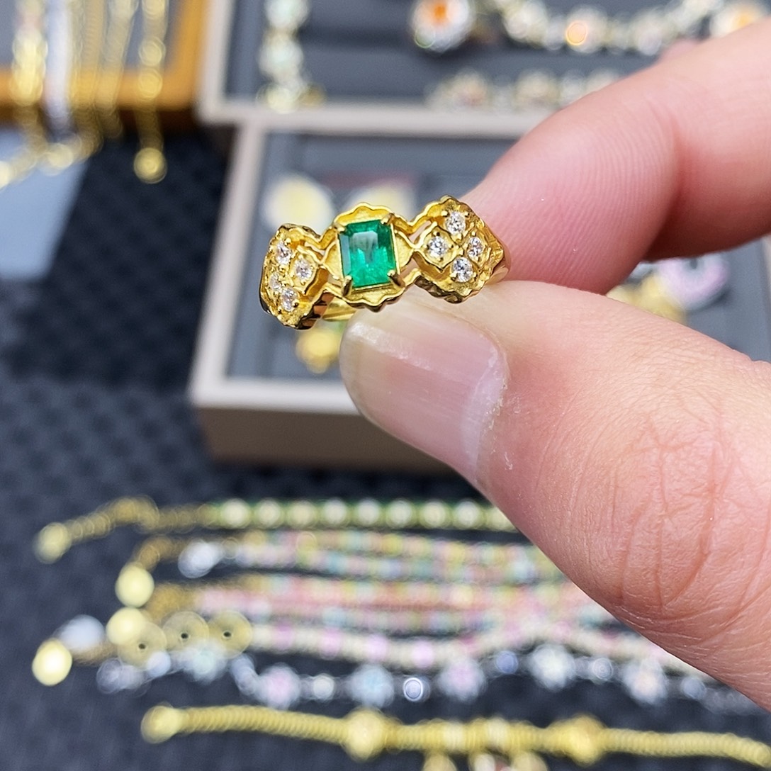 银S925镶嵌祖母绿戒指