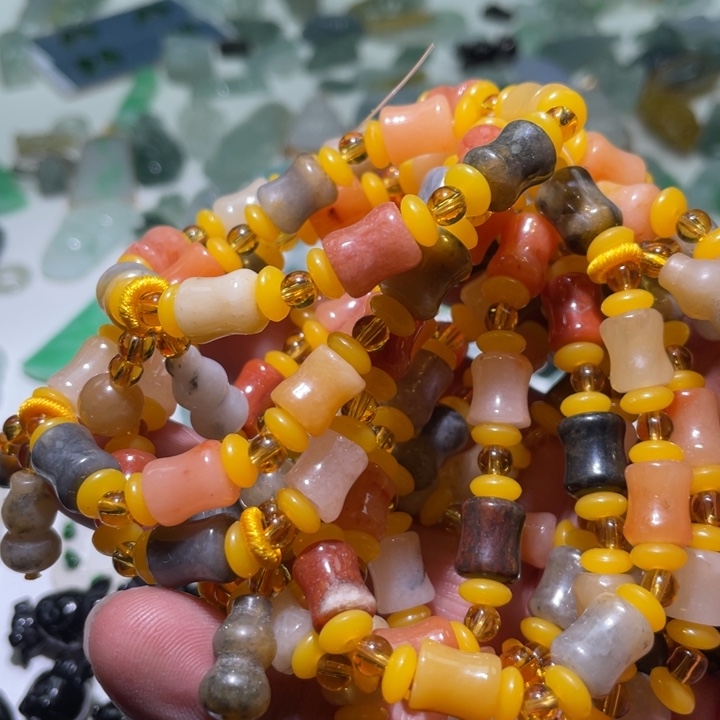 翡翠颈饰未镶嵌金丝玉手链