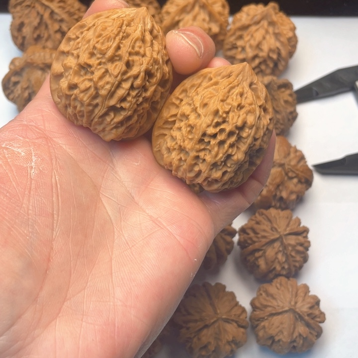 文玩核桃吊坠文玩城的小伙伴们都