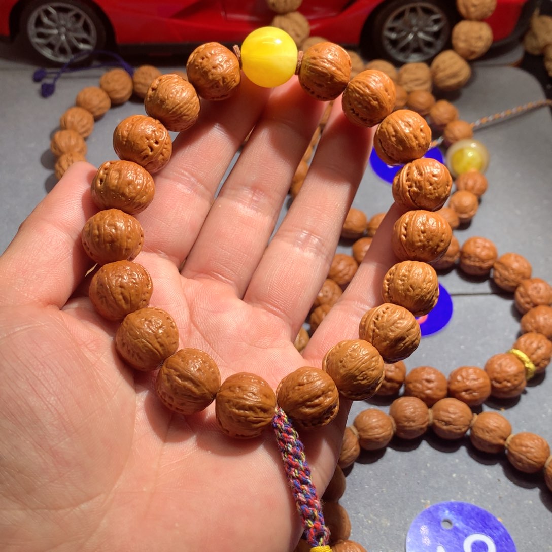 文玩核桃吊坠元宝