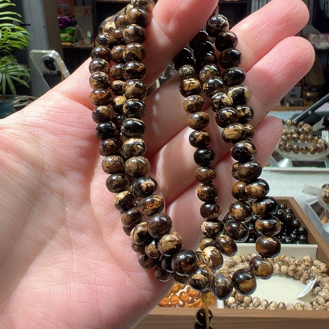 琥珀未镶嵌裸石抚顺琥珀熊猫7m108