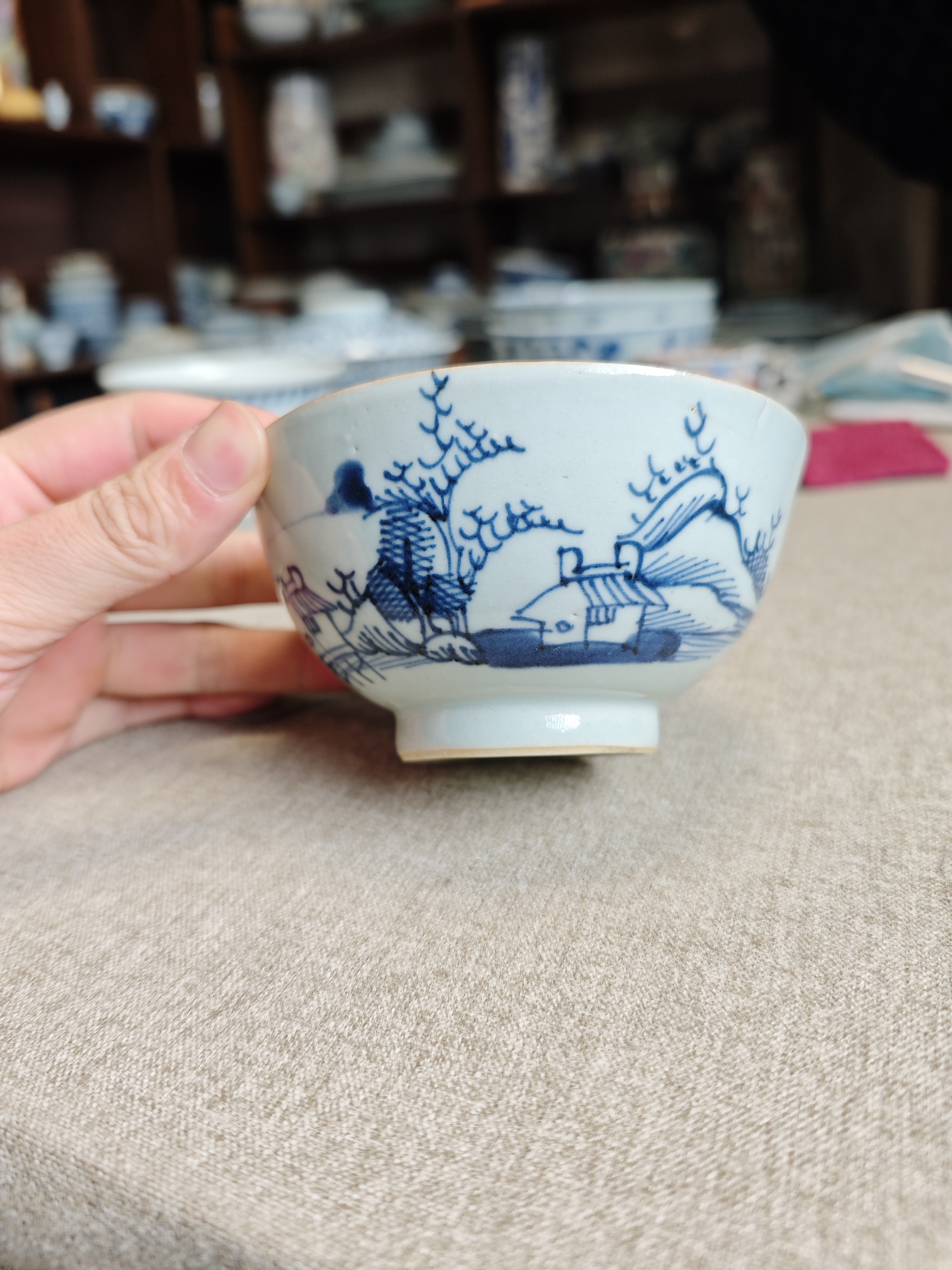 青花山水茶碗，有窑裂