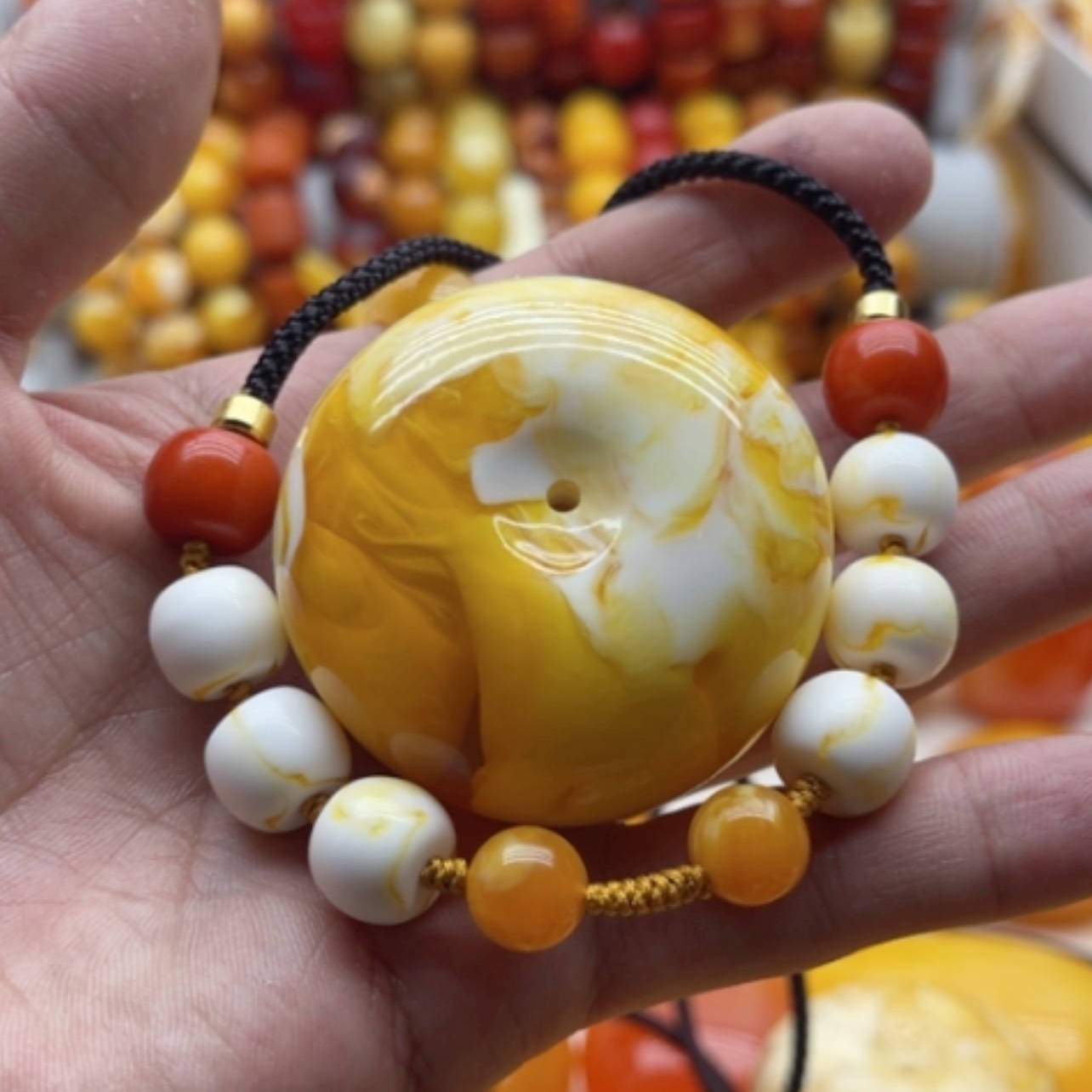 【闪购商品】树脂制品乔****毛衣链吊坠平安扣