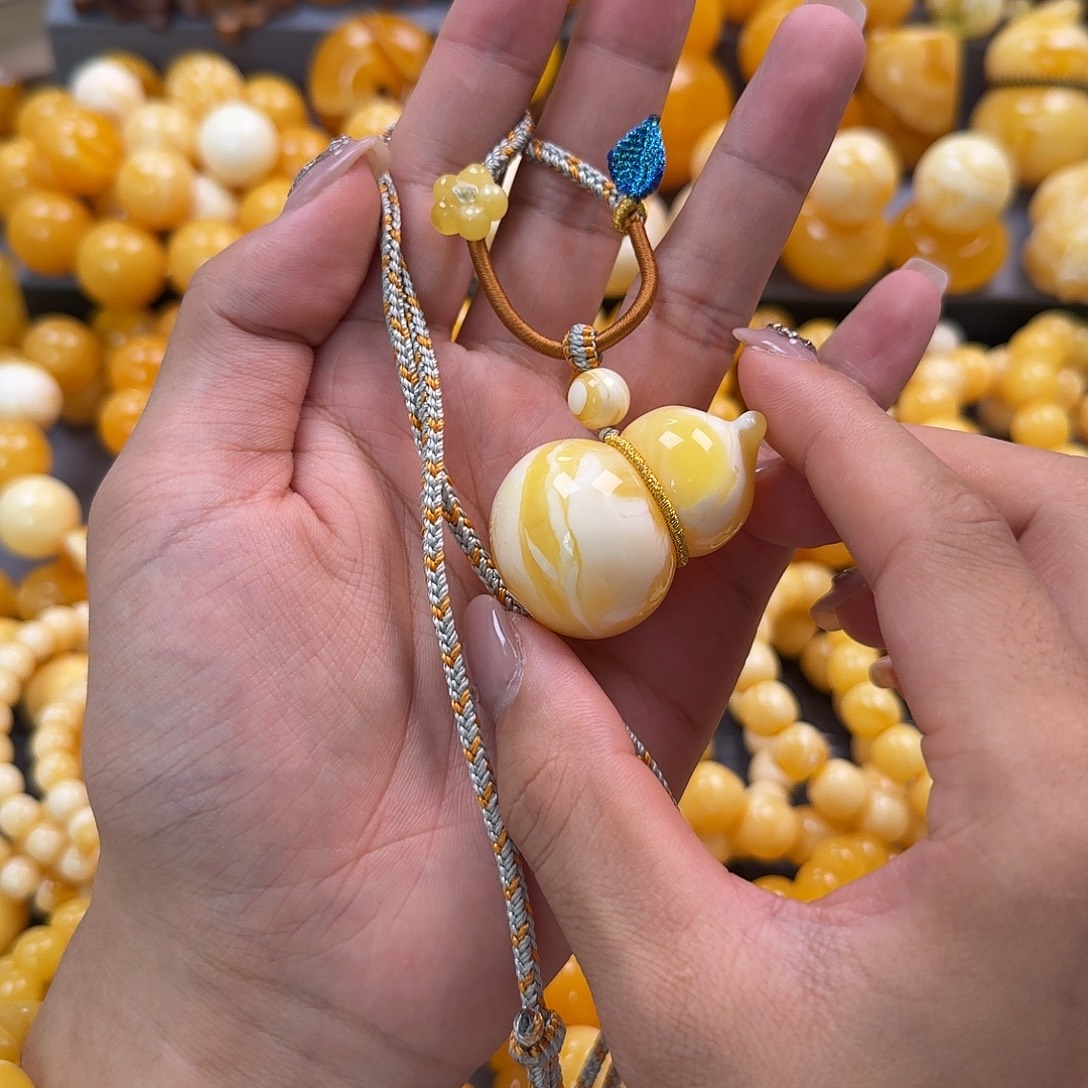 蜜蜡未镶嵌珠宝奇石