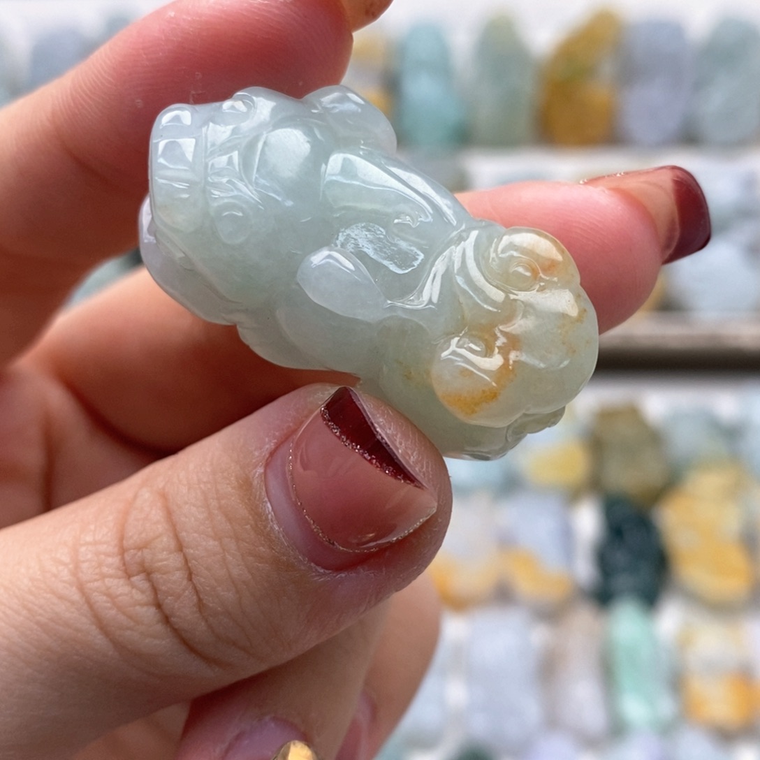 翡翠吊坠(赠链)未镶嵌