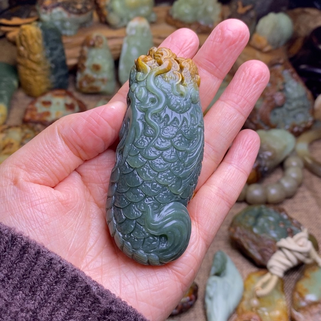 听***洪岫岩河磨玉（透闪石质玉）未镶嵌把件