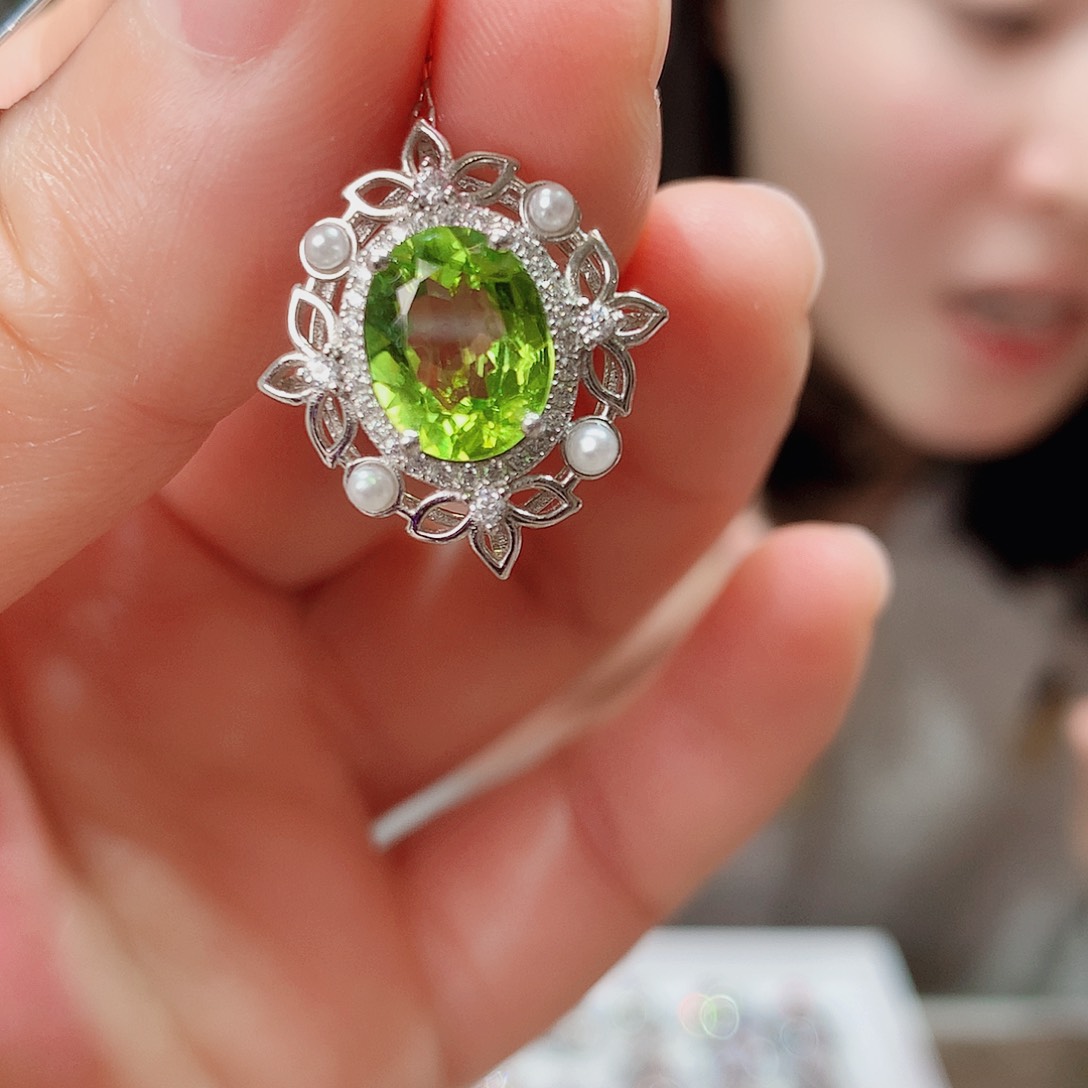 橄榄石颈饰银S925镶嵌