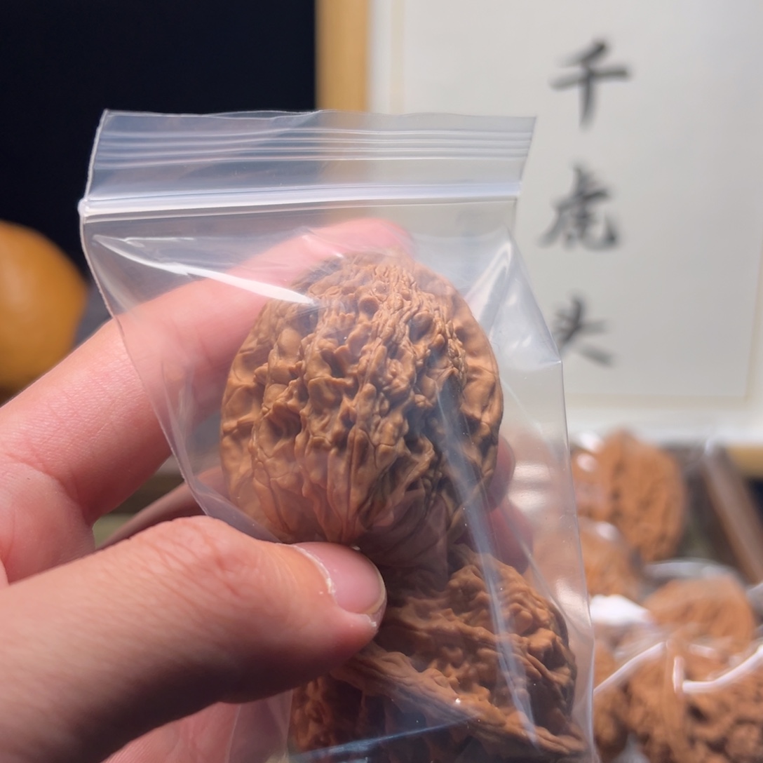 爱***师文玩核桃吊坠虎头