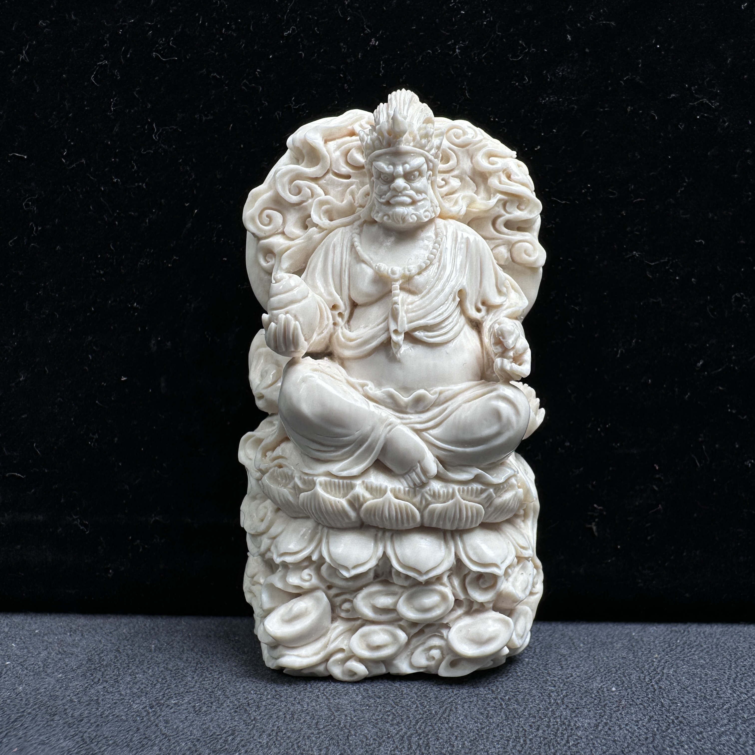 H1048天然猛犸牙 黄财神手把件 雕刻件39x71x20mm57克