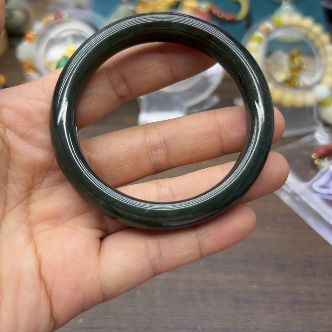 和田玉未镶嵌手镯55.8圈围381