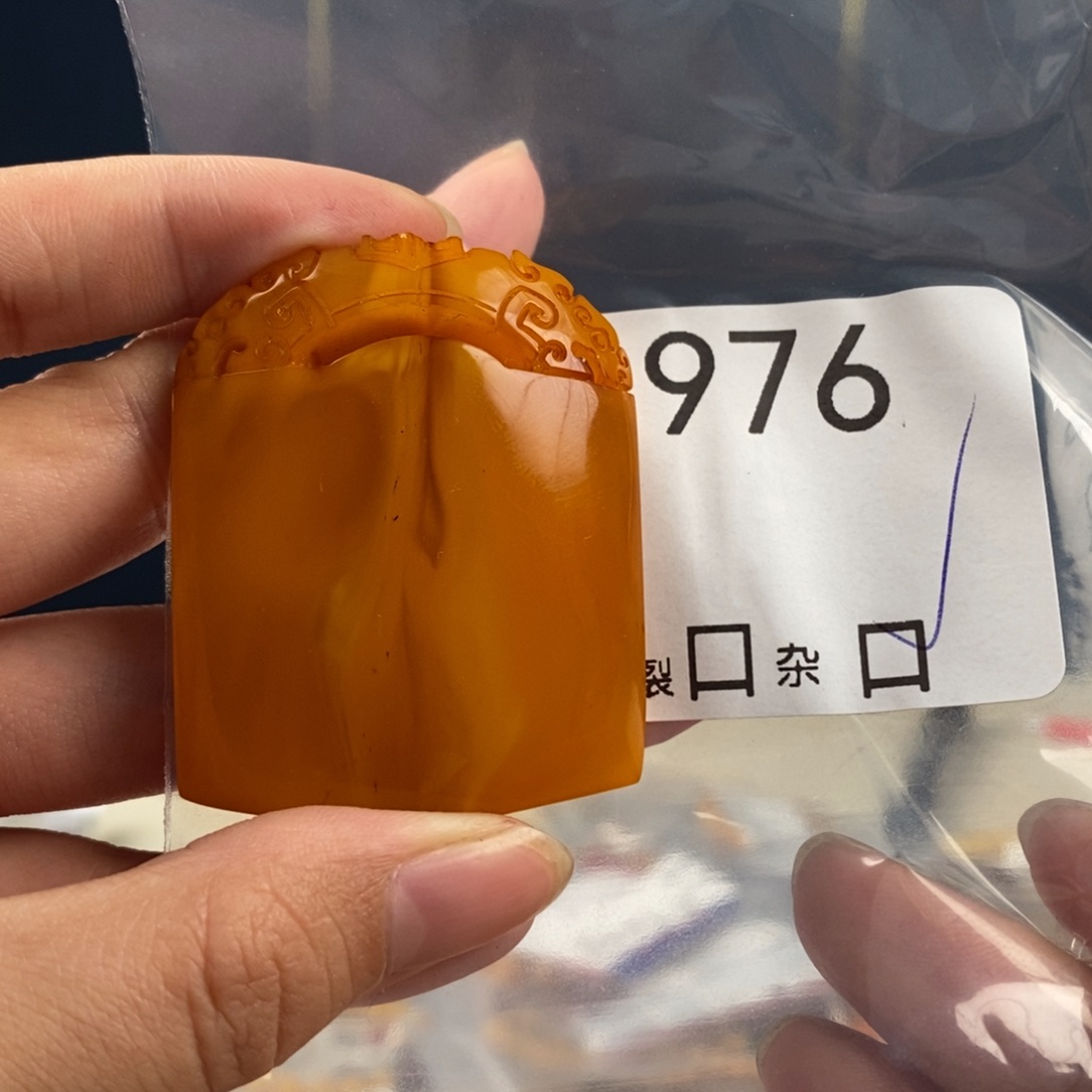 蜜蜡未镶嵌珠宝奇石