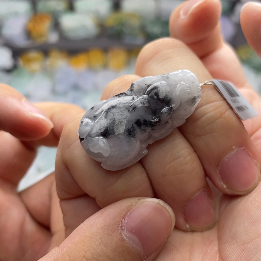 翡翠颈饰未镶嵌貔貅