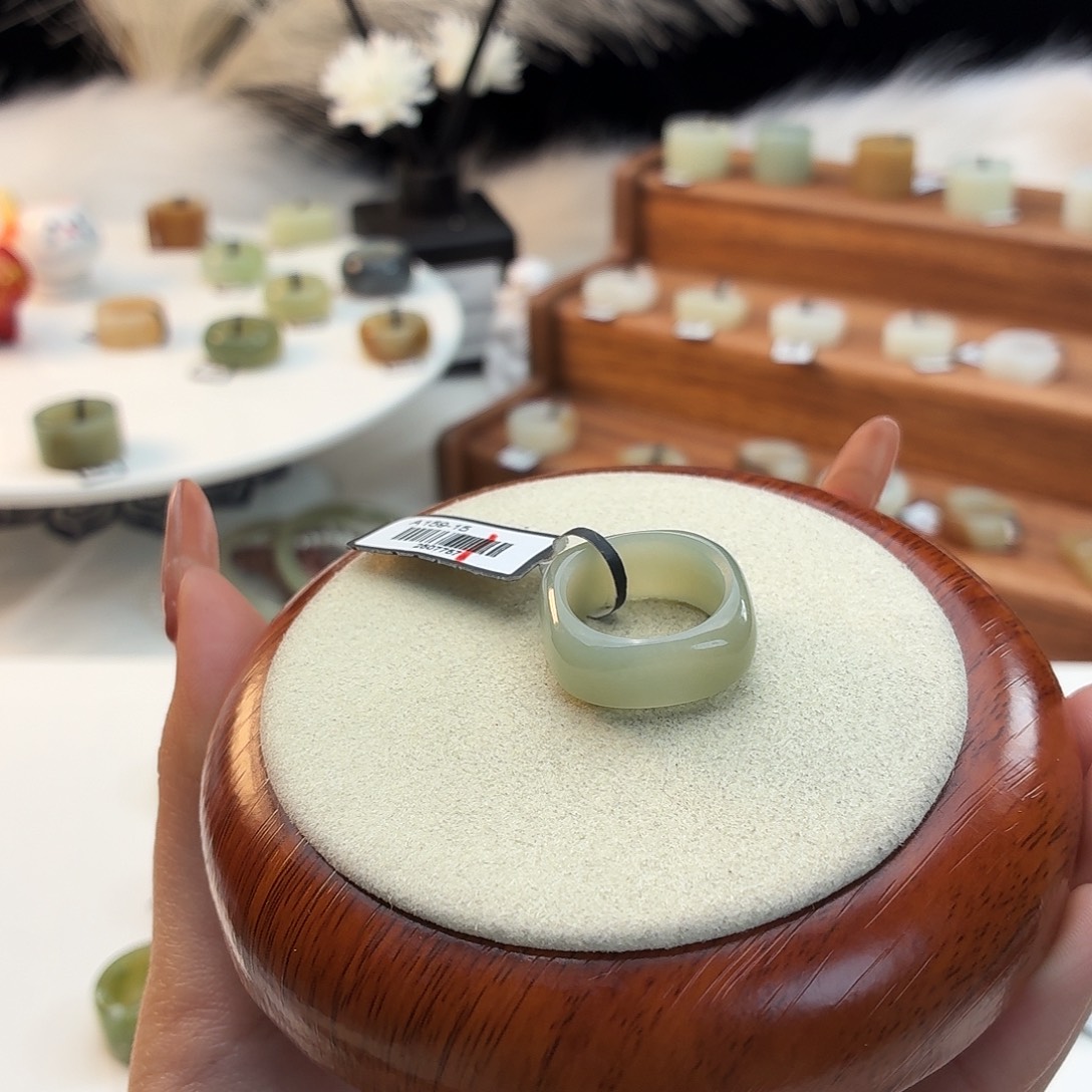 和田玉未镶嵌戒指浅水方圆17.08j121