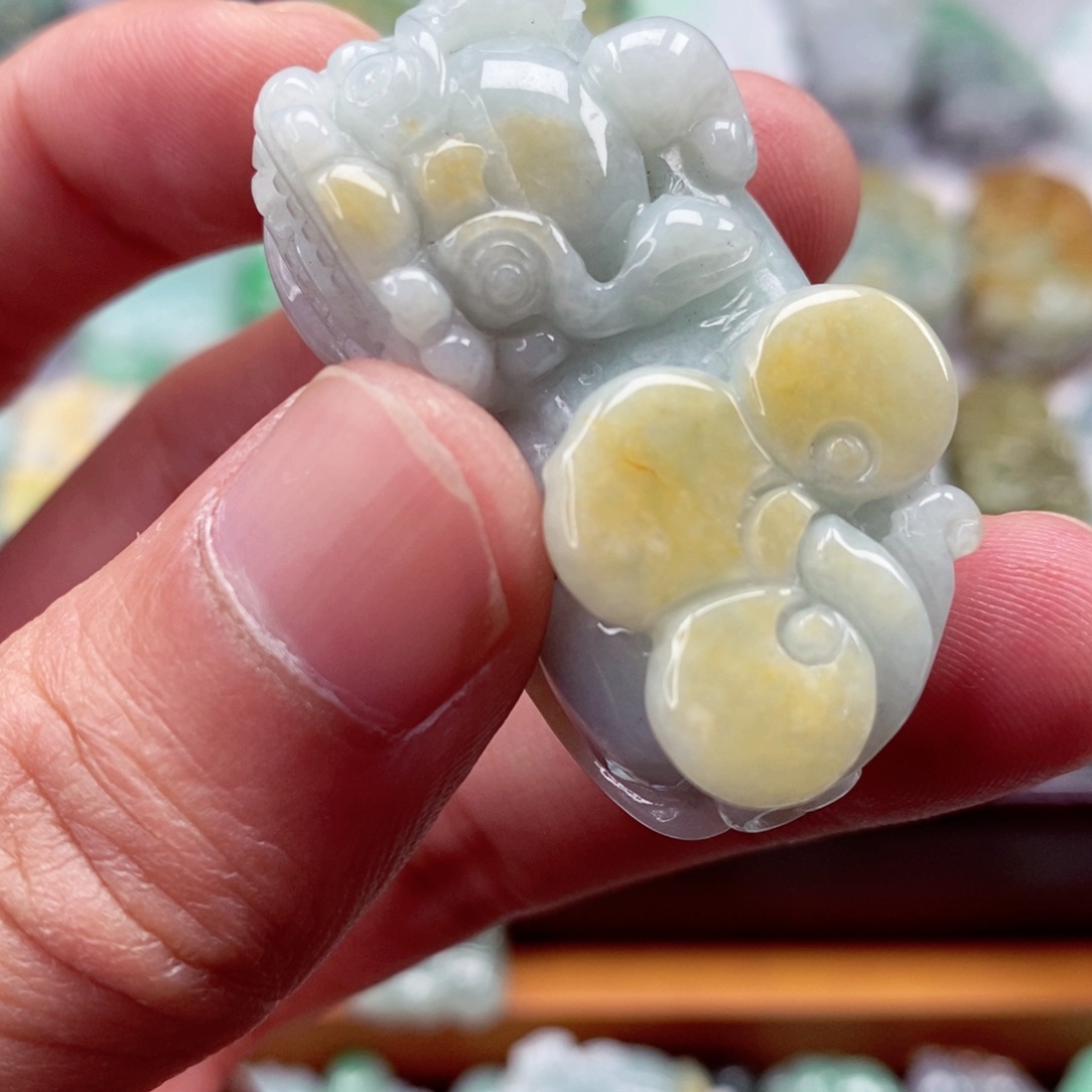 翡翠颈饰未镶嵌翡翠