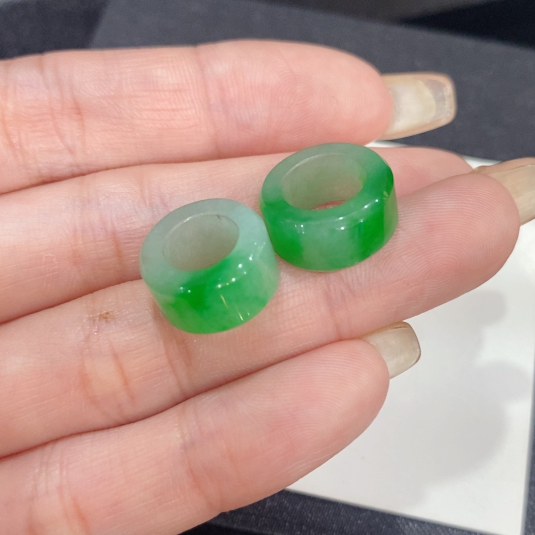 翡翠耳饰未镶嵌芋**仔路路通