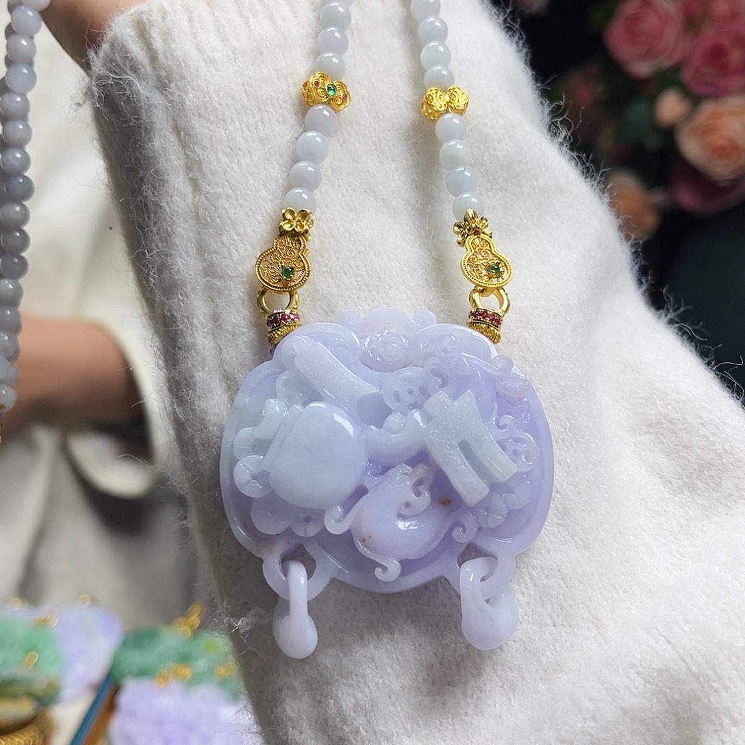 翡翠颈饰未镶嵌八破