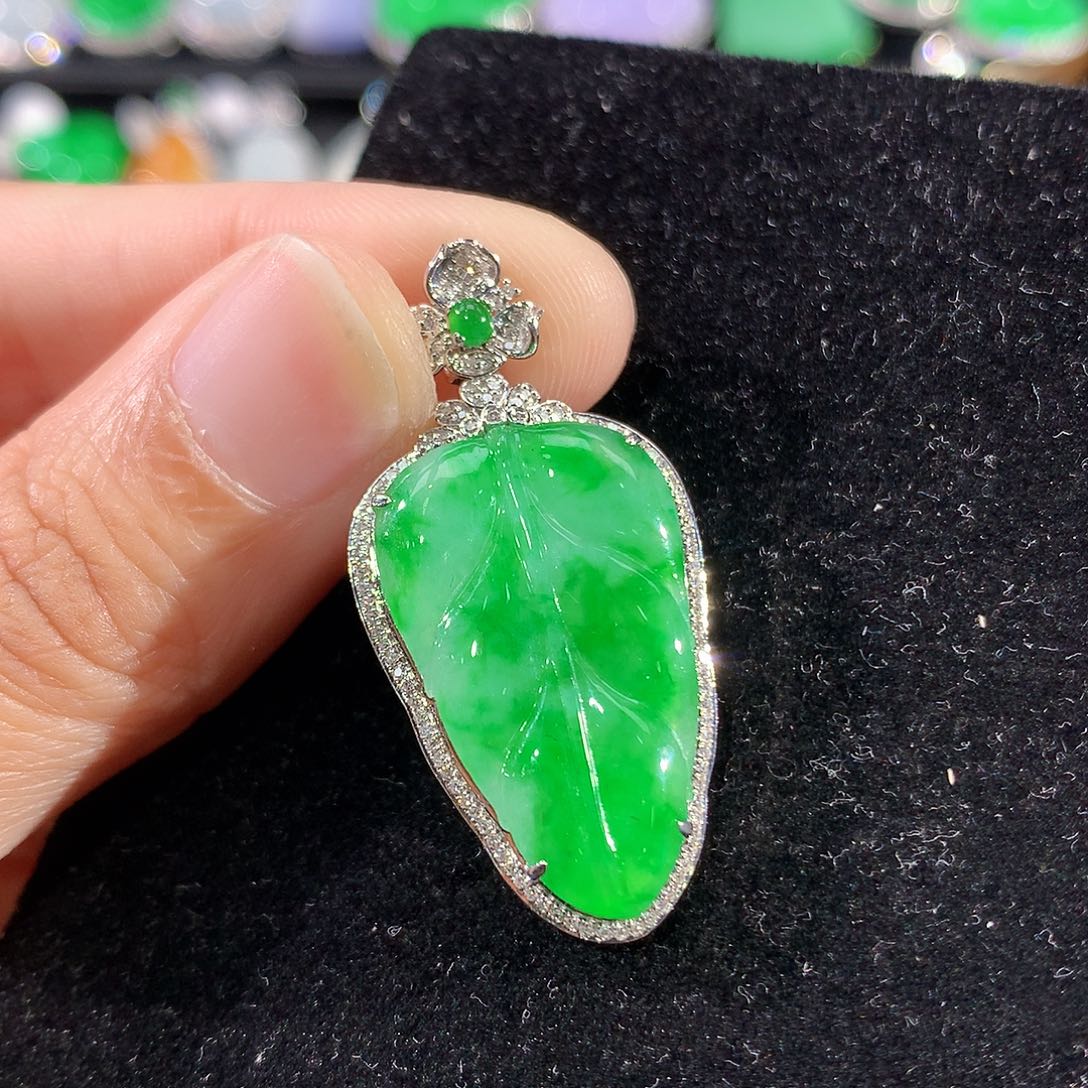 翡翠18K金镶嵌颈饰